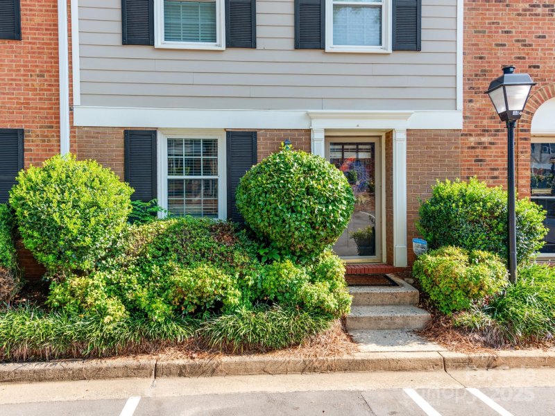 Property image 3 of 4605 Hedgemore Drive in Park Place, Charlotte, NC 28209