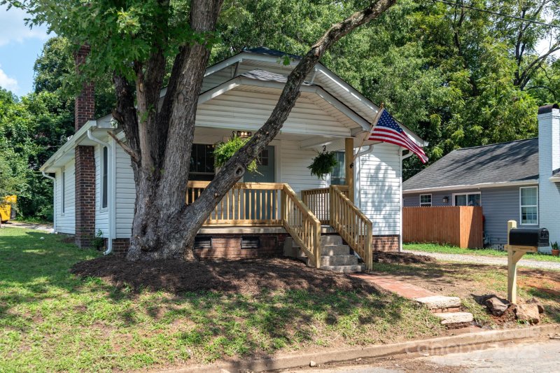 Property image 2 of 528 Nw Gibson Drive in Gibson Village, Concord, NC 28025