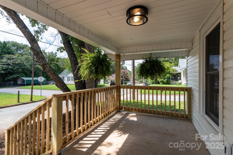 Property image 3 of 528 Nw Gibson Drive in Gibson Village, Concord, NC 28025