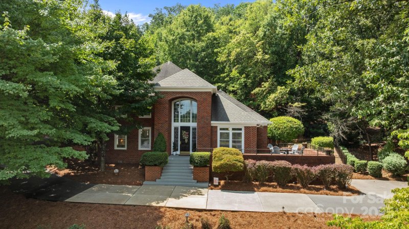 Property image 2 at 403 Maymont Drive, Cramerton, NC 28032