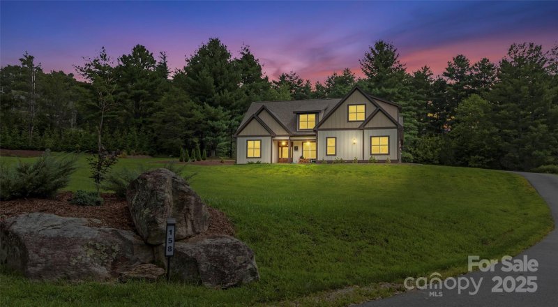 Awenasa Hills, Hendersonville Community