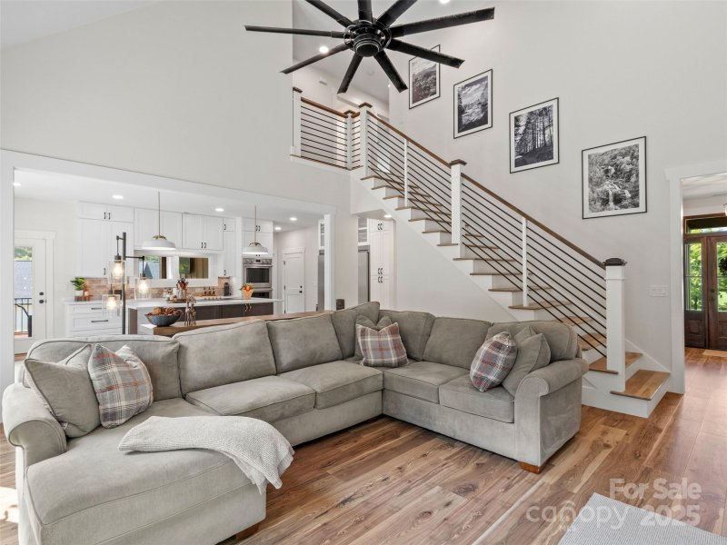 Property image 5 of 158 Trellem Trail in Awenasa Hills, Hendersonville, NC 28739