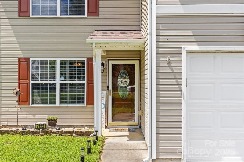 Property image 3 at 7123 Wandering Creek Drive, Charlotte, NC 28216