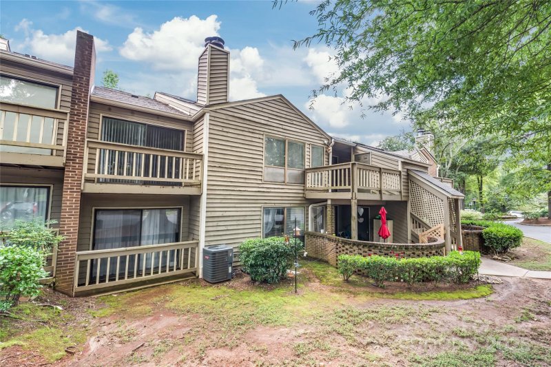 Property image 2 of 1612 Sharon Road in Sharon Place, Charlotte, NC 28210