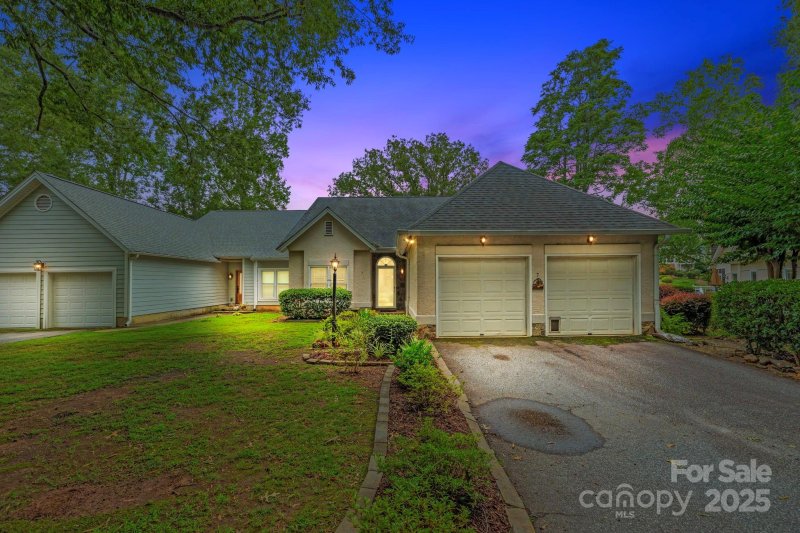 7 15th Vantage Street