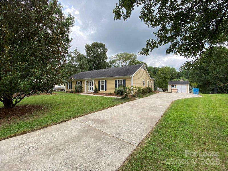 Property image 2 at 1025 Thornsby Lane, Matthews, NC 28105