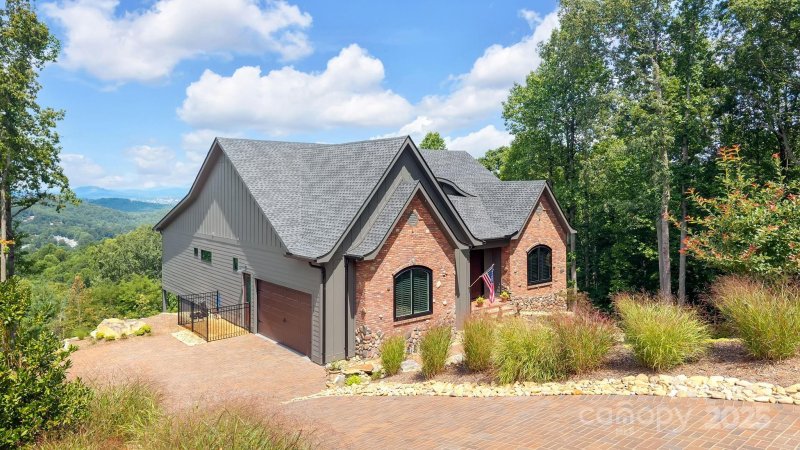 Property image 3 of 36 Northland Court in Kenmure, Flat Rock, NC 28731