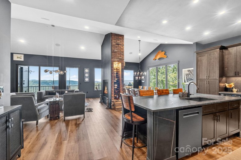 Property image 4 of 36 Northland Court in Kenmure, Flat Rock, NC 28731