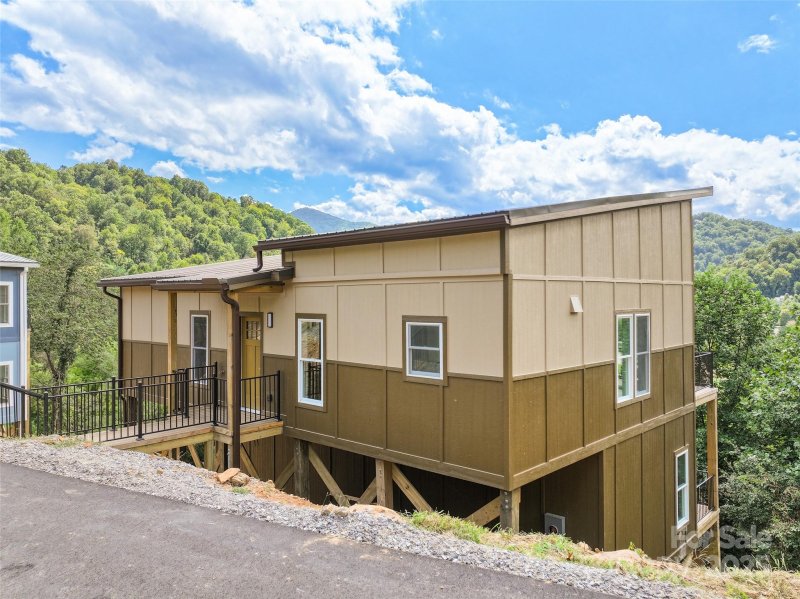 Property image 2 of 201 Kadire Drive in Mountain View Estates, Waynesville, NC 28785