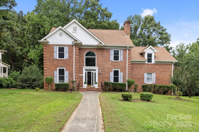 Wyndham, Charlotte Community