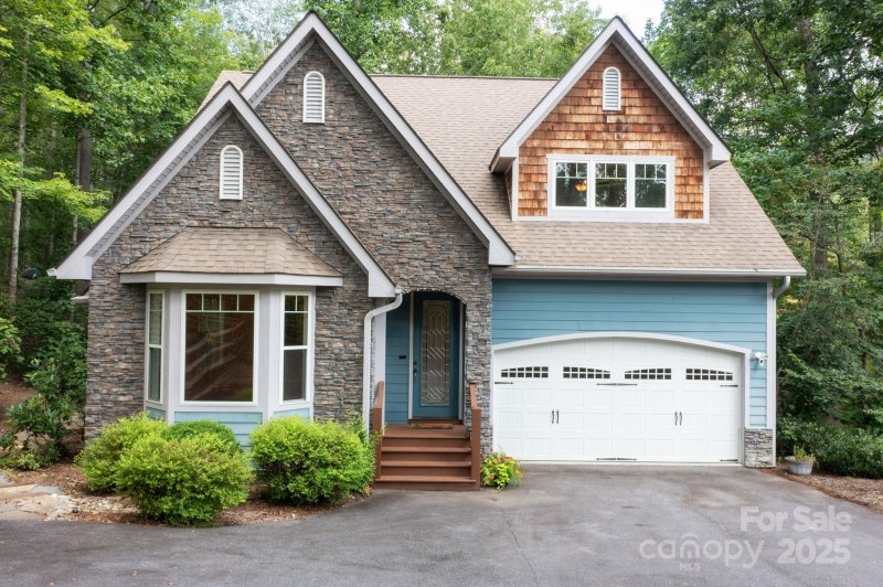 Property image 3 of 17 Bohemian Lane in Bohemian Heights, Asheville, NC 28805