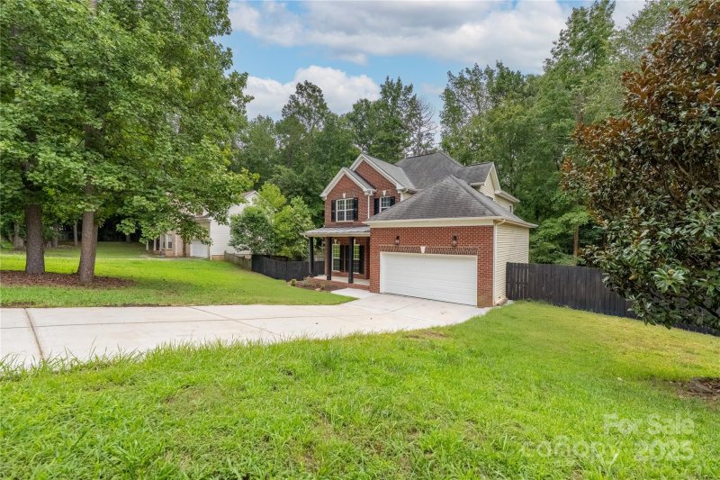 Property image 3 of 402 Sardis Road in Sardis Beverly Park, Charlotte, NC 28270