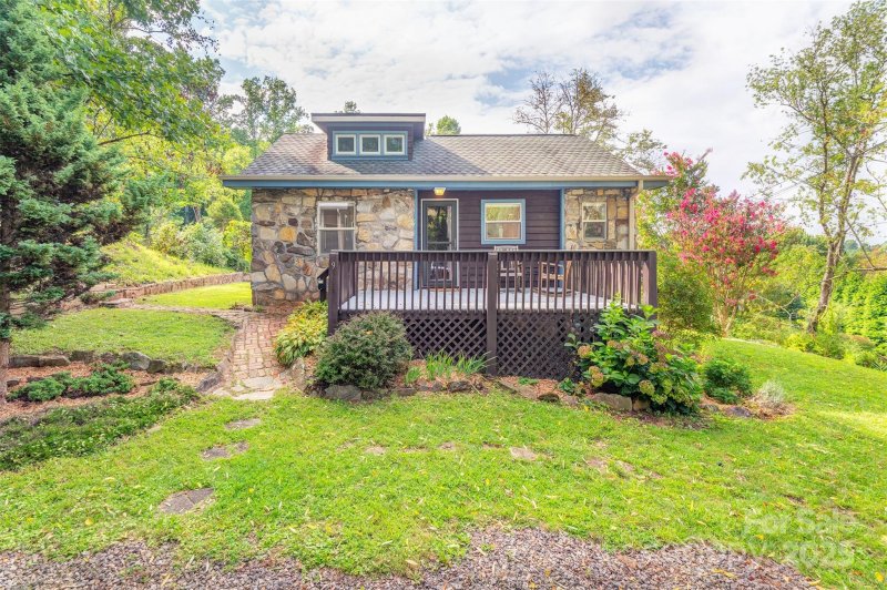 Property image 3 at 9 Koenig Way, Asheville, NC 28804