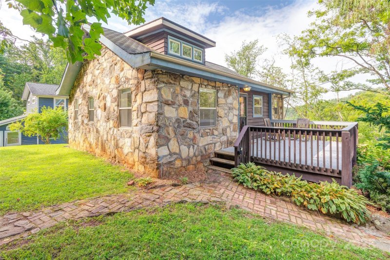 Property image 4 at 9 Koenig Way, Asheville, NC 28804