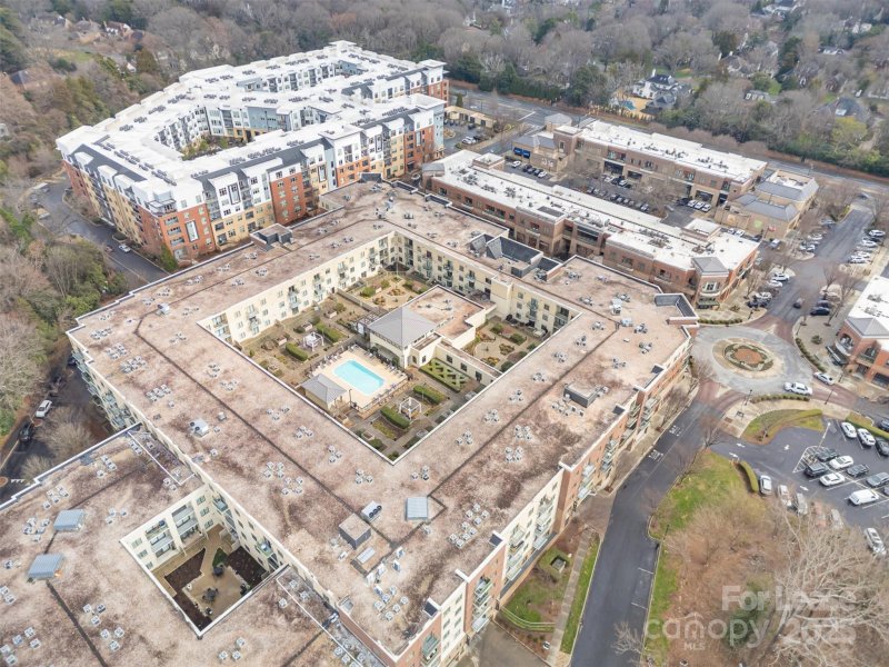 Property image 3 of 3920 Sharon Road in SouthPark, Charlotte, NC 28211