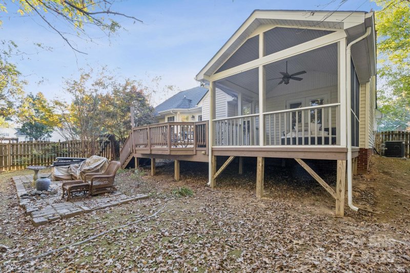 Property image 3 of 1604 Winthrop Lane in Colonial Village, Monroe, NC 28110