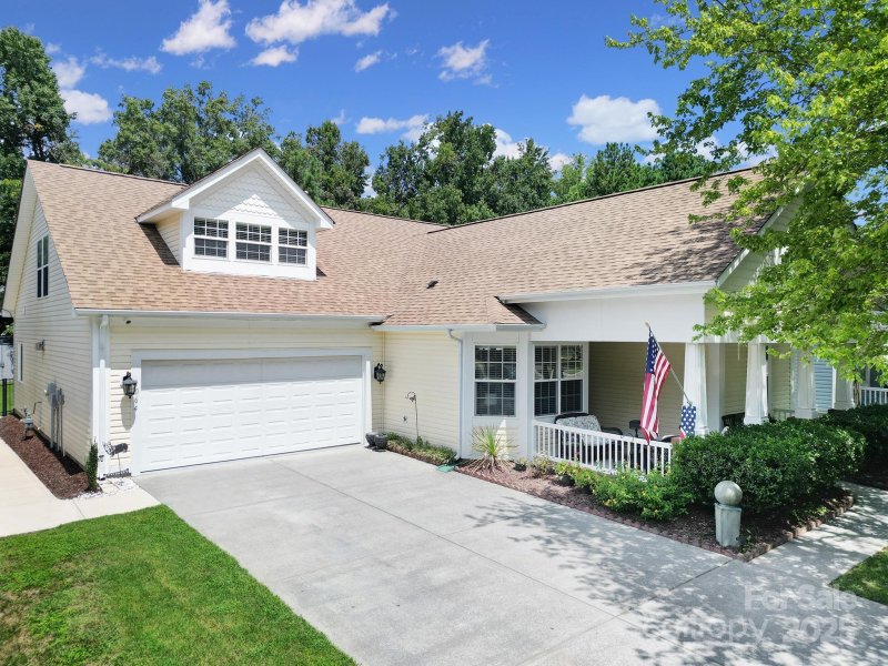 Property image 2 at 1064 Stonedown Lane, Matthews, NC 28104