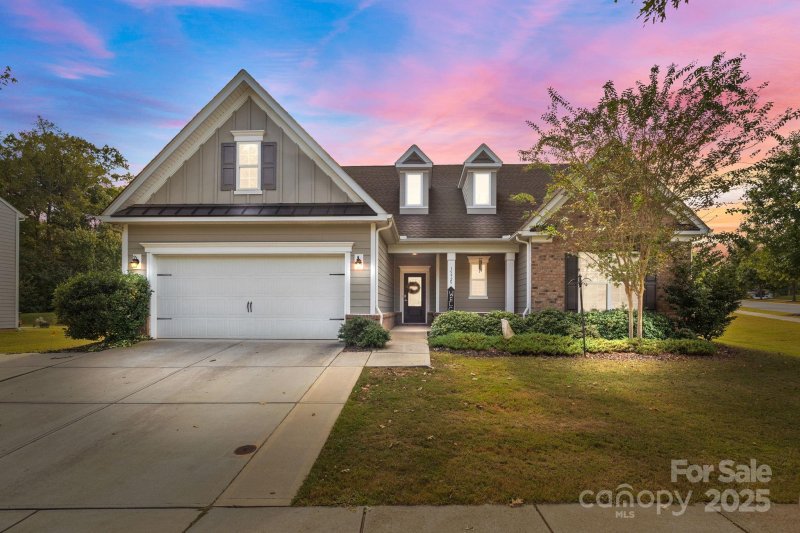 Lakemont, Huntersville Community