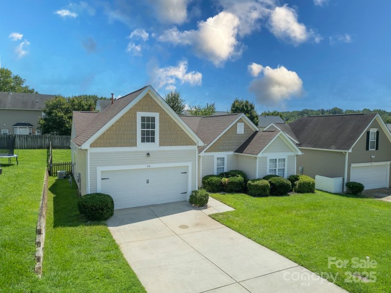 Property image 2 of 118 Nevis Lane in Curtis Pond, Mooresville, NC 28115