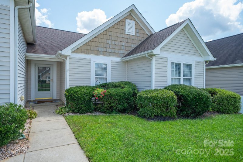 Property image 4 of 118 Nevis Lane in Curtis Pond, Mooresville, NC 28115