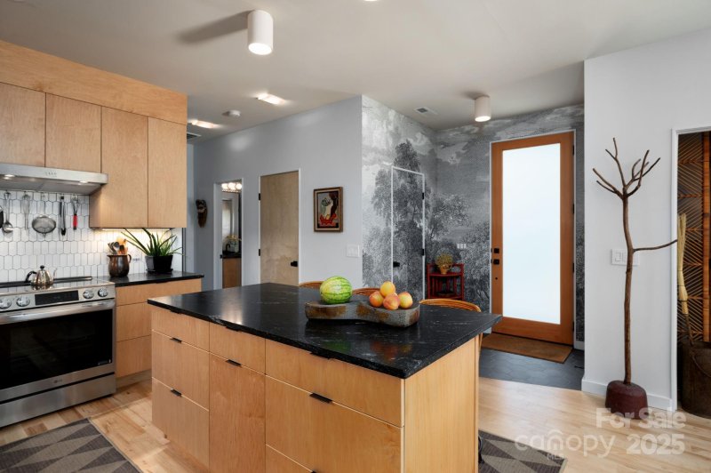 Property image 4 at 26 Winnfred Street, Asheville, NC 28806