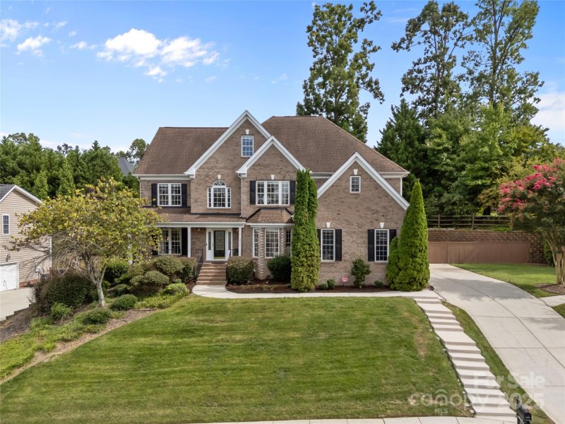 Property image 2 of 10015 Legolas Lane in Highland Creek, Charlotte, NC 28269