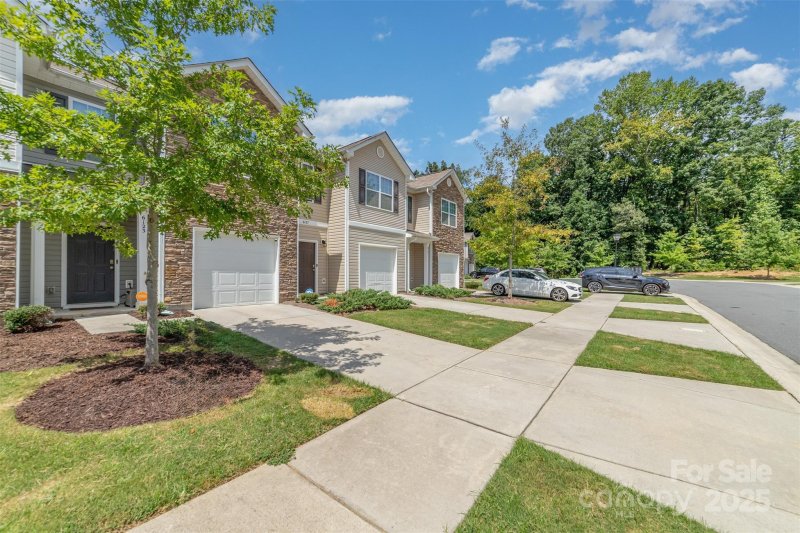 Property image 3 of 6123 Guildford Hill Lane in Guildford Townhomes, Charlotte, NC 28215