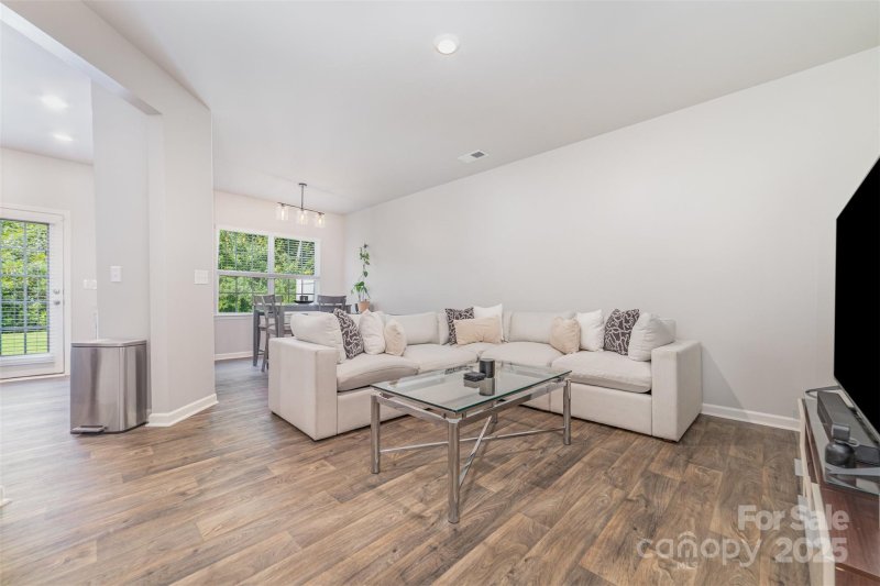 Property image 4 of 6123 Guildford Hill Lane in Guildford Townhomes, Charlotte, NC 28215