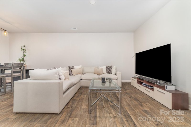 Property image 5 of 6123 Guildford Hill Lane in Guildford Townhomes, Charlotte, NC 28215