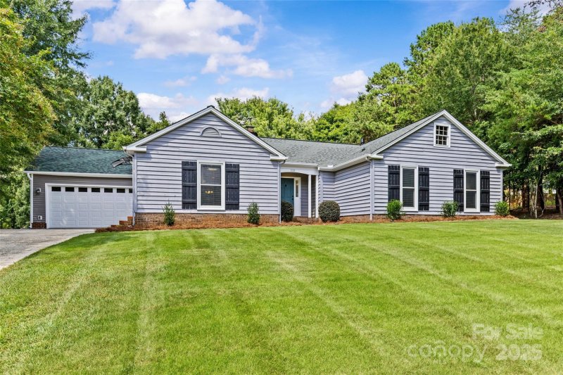 Property image 2 of 333 Longbridge Drive in Somersby, Matthews, NC 28105