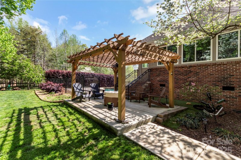 Property image 3 of 1427 Doe Ridge Lane in Oxford Place, Fort Mill, SC 29715