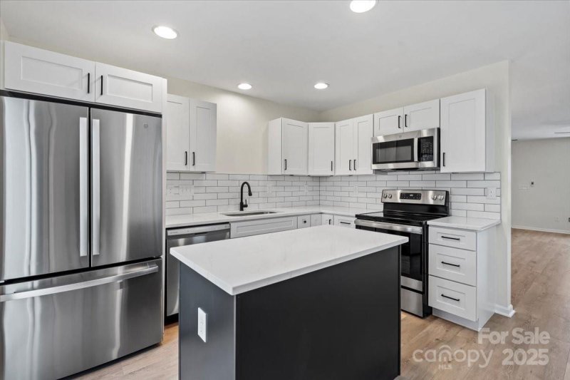 Property image 3 of 2208 Cigar Court in Roxborough II, Charlotte, NC 28273