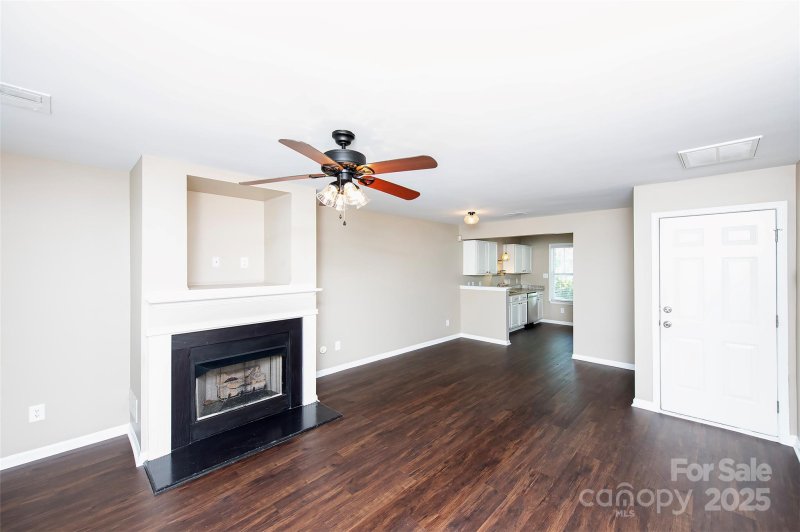 Property image 2 of 6521 Point Comfort Lane in Carmel Heights, Charlotte, NC 28226