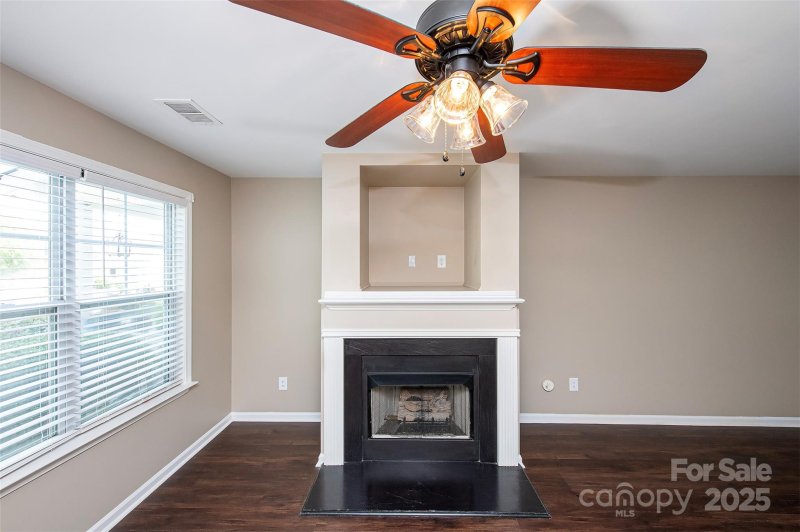 Property image 3 of 6521 Point Comfort Lane in Carmel Heights, Charlotte, NC 28226