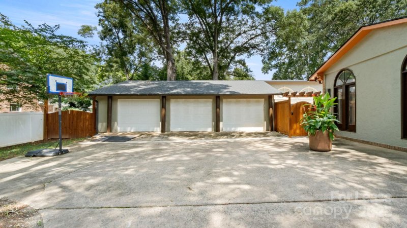 Property image 3 at 5745 Riviere Drive, Charlotte, NC 28211