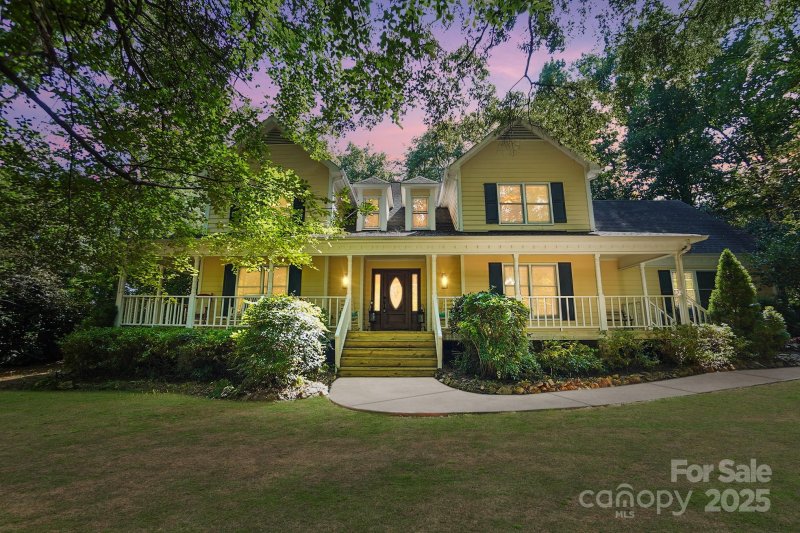 9921 Hanging Moss Trail