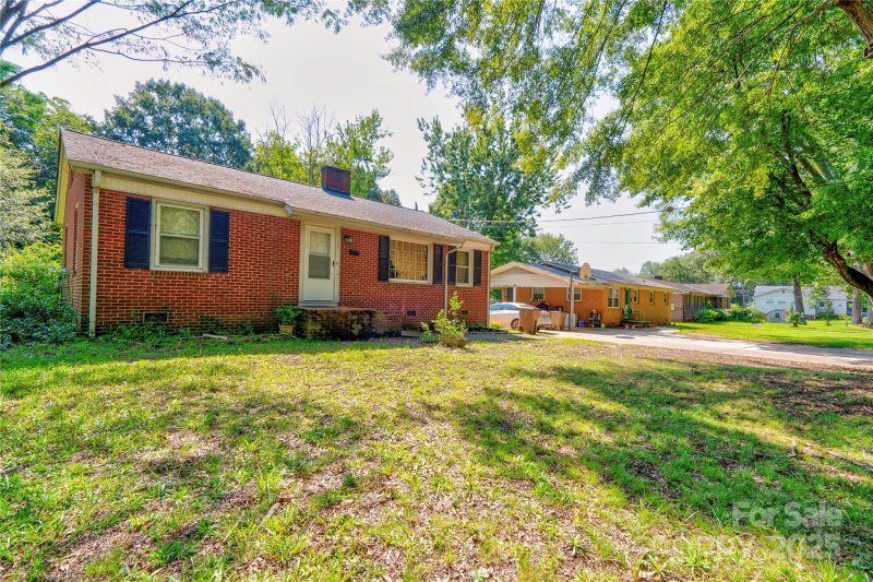 Property image 2 of 327 Woodside Drive in Woodside, Shelby, NC 28150