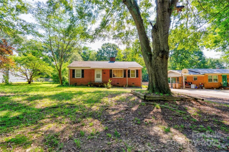 Property image 4 of 327 Woodside Drive in Woodside, Shelby, NC 28150