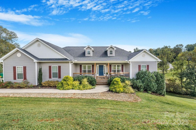 Twin Brook Hills, Weaverville Community