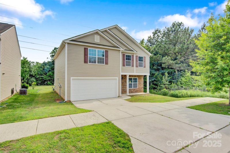 Property image 2 of 5311 Oakdale Ridge Court in Sanders Farm, Charlotte, NC 28216