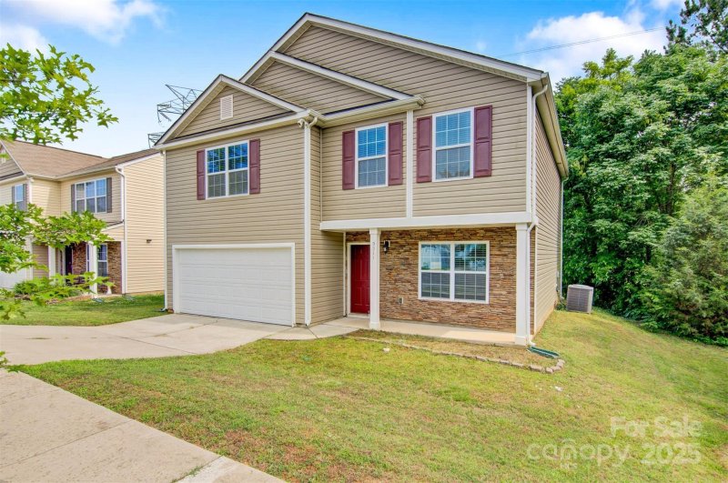 Property image 3 of 5311 Oakdale Ridge Court in Sanders Farm, Charlotte, NC 28216