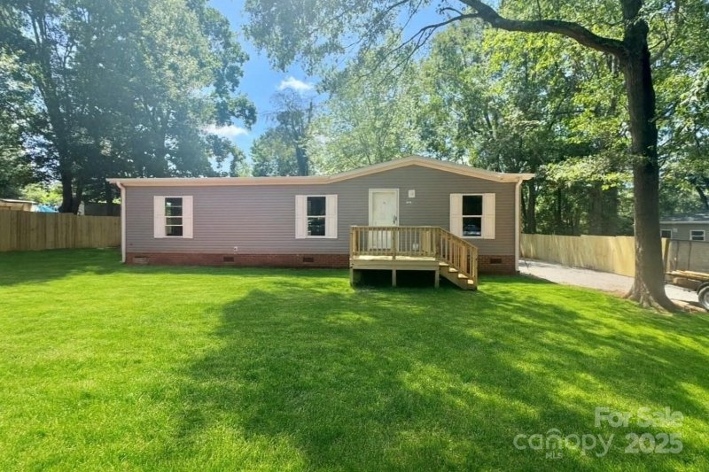 Lincoln View, Lincolnton Community