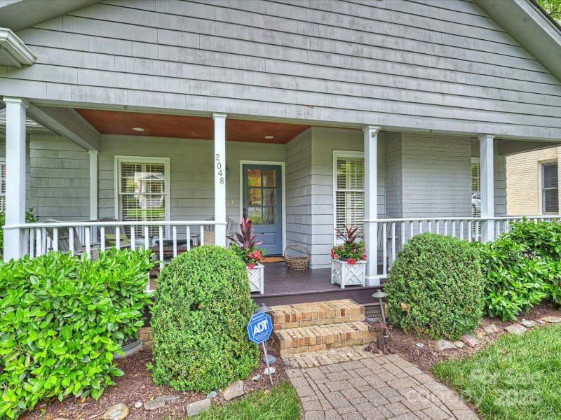 Property image 2 of 2048 Brandon Circle in Myers Park, Charlotte, NC 28211