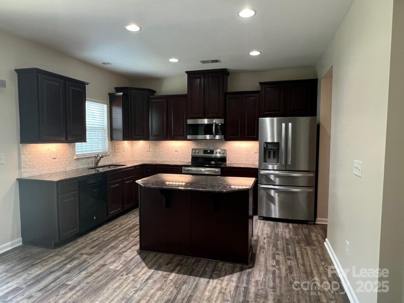 Property image 3 of 207 Elba Drive in Curtis Pond, Mooresville, NC 28115