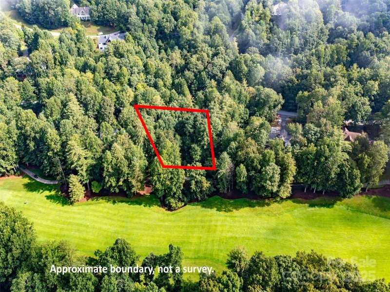 Property image 4 of 153 Chattooga Run in Champion Hills, Hendersonville, NC 28739