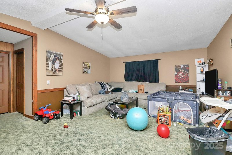 Property image 2 of 304 Deerchase Circle in Deer Park, Statesville, NC 28625