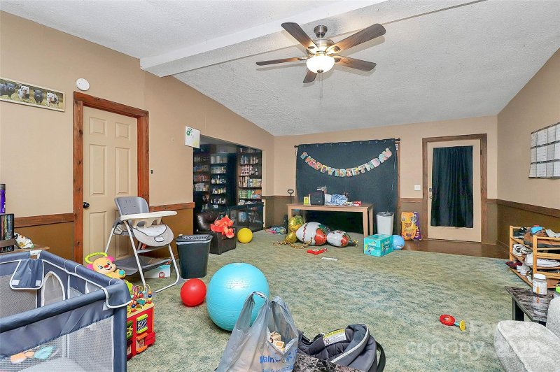 Property image 4 of 304 Deerchase Circle in Deer Park, Statesville, NC 28625