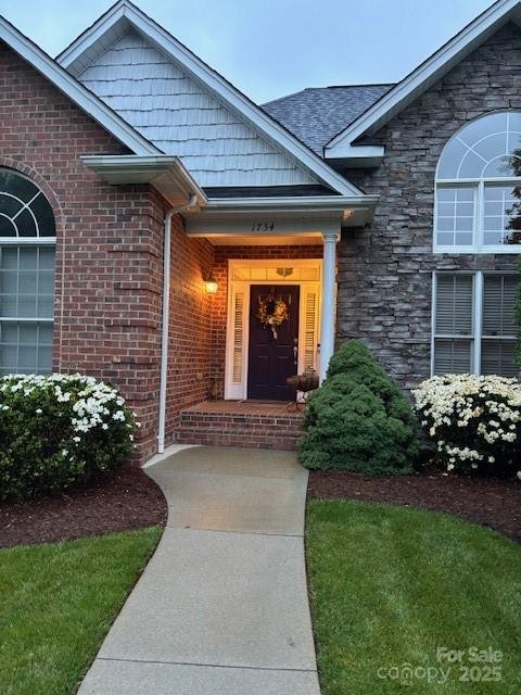 Property image 2 of 1734 30th Avenue Drive in Lawsons Creek, Hickory, NC 28601