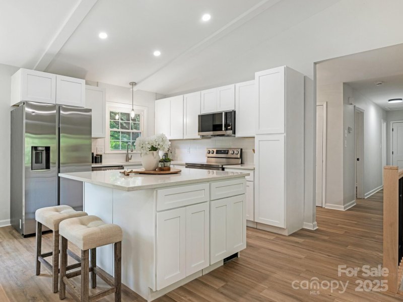 Property image 4 of 1405 Rinehart Court in Sardis Forest, Charlotte, NC 28270