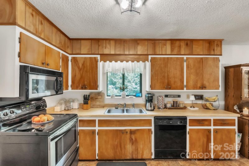 Property image 4 of 410 Dogwood Trail in Gillette Woods, Tryon, NC 28782